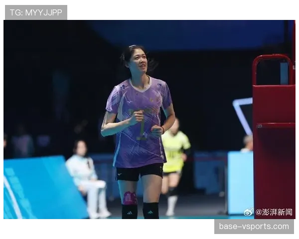 李盈莹训练完直接啃鸡腿,这自律和放纵切换也太真实了 李盈莹训练完直接啃鸡腿,这自律和放纵切换也太真实了